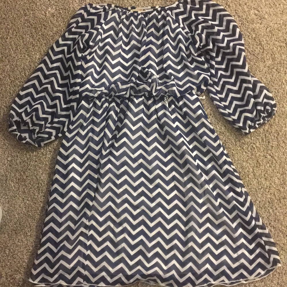 White/navy chevron dress